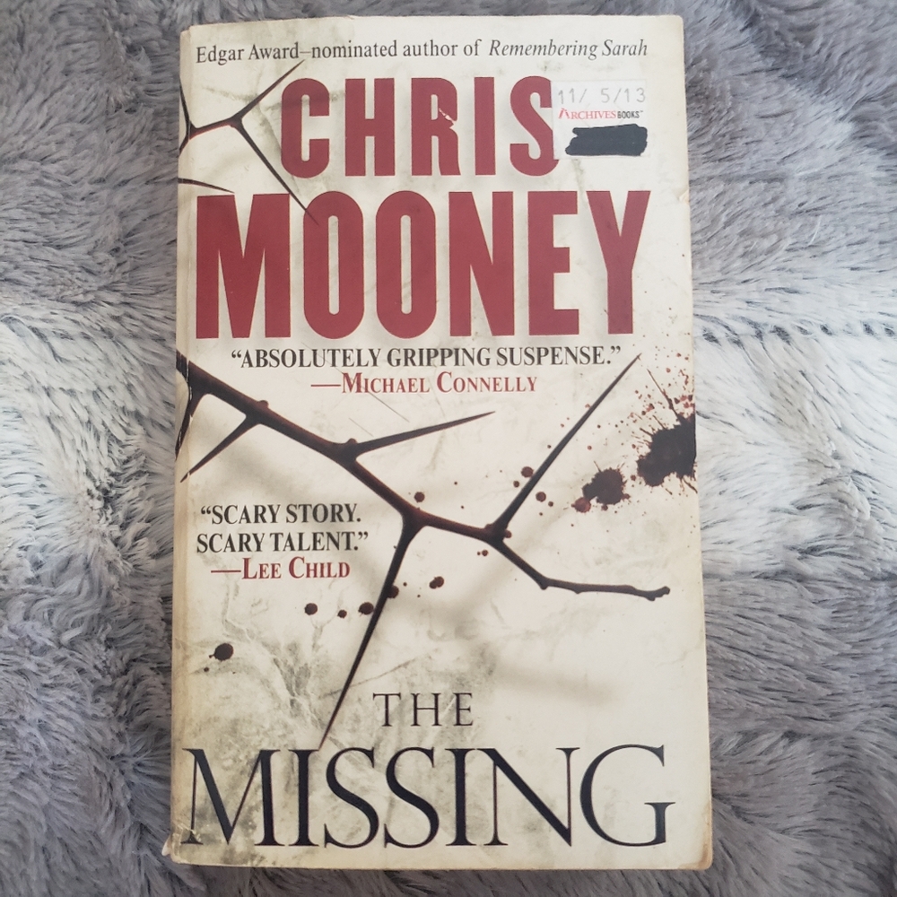 Chris Mooney — The Missing (Beige & Red Paperback Suspense Mystery Book)